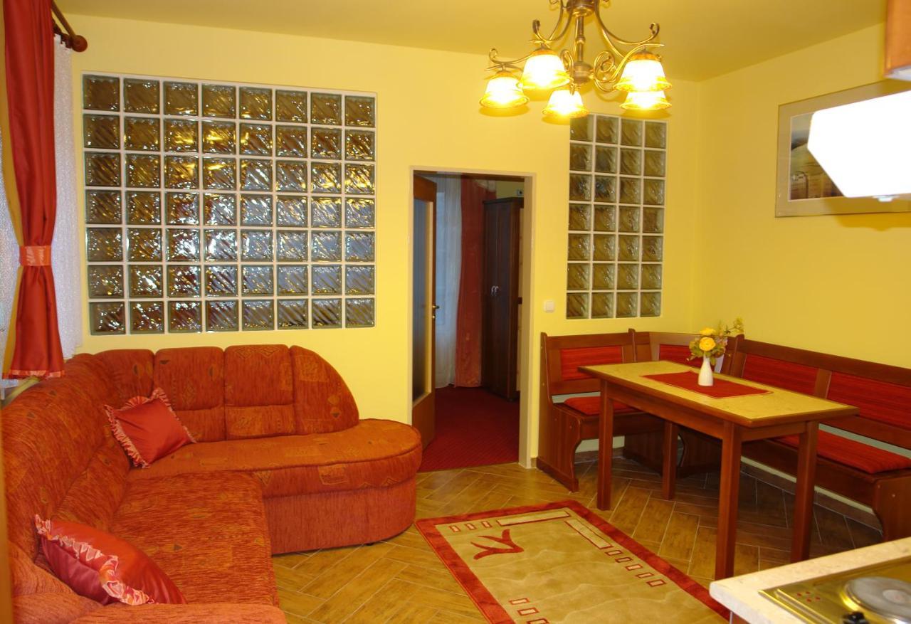 Holdlux Apartmanok Sárvár المظهر الخارجي الصورة