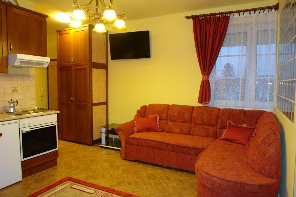 Holdlux Apartmanok Sárvár الغرفة الصورة
