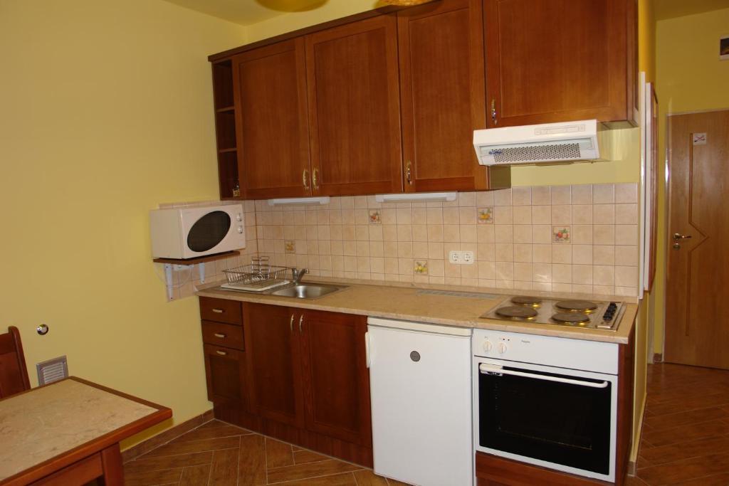 Holdlux Apartmanok Sárvár الغرفة الصورة