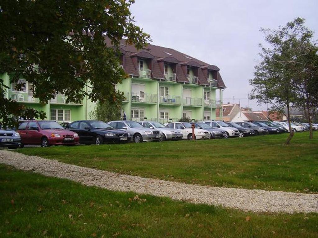 Holdlux Apartmanok Sárvár المظهر الخارجي الصورة