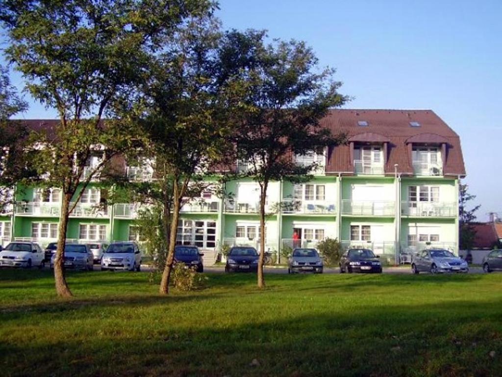 Holdlux Apartmanok Sárvár المظهر الخارجي الصورة
