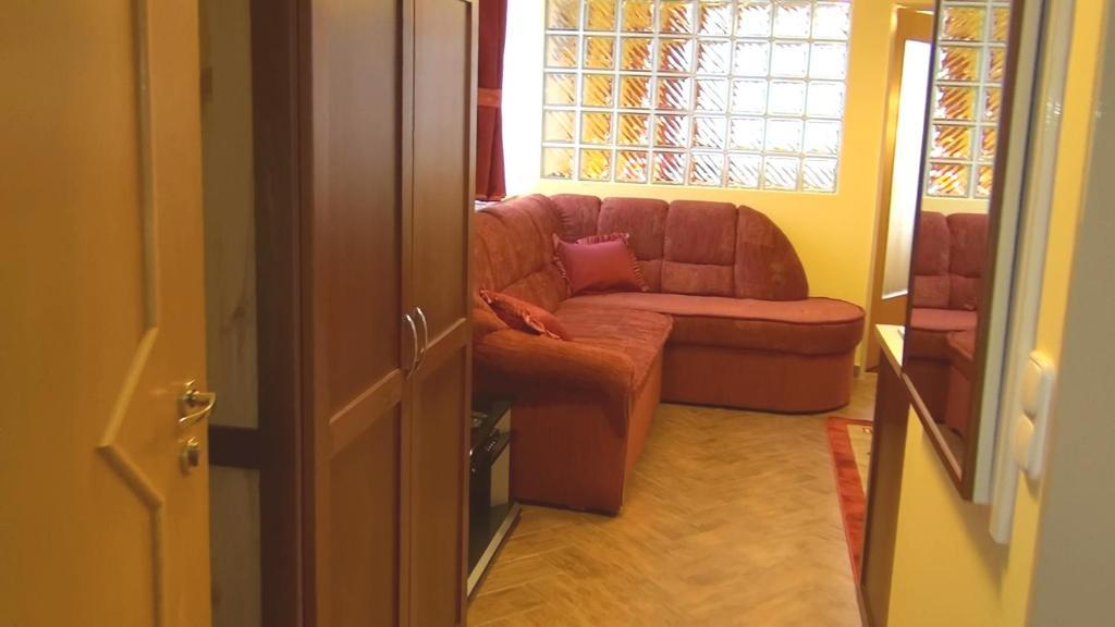 Holdlux Apartmanok Sárvár الغرفة الصورة