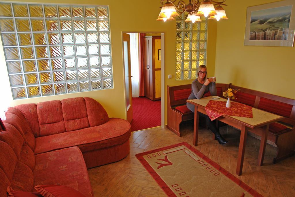 Holdlux Apartmanok Sárvár المظهر الخارجي الصورة