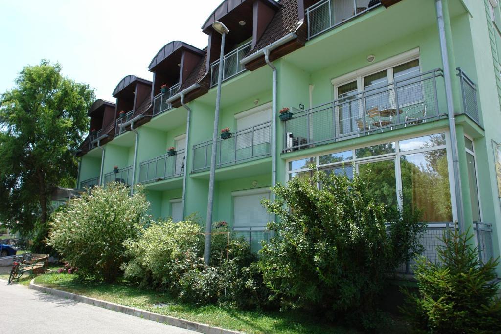 Holdlux Apartmanok Sárvár المظهر الخارجي الصورة